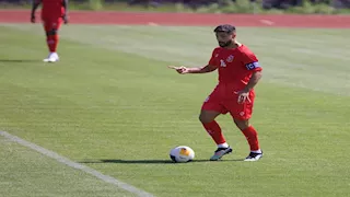 "مرتديا شارة القيادة".. سام مرسي يظهر للمرة الأولى بقميص الكويت الكويتي