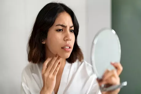 ماذا يحدث إذا لم تغسل وجهك أثناء الليل؟- 6 أضرار خطيرة 