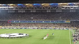 "غزة حاضرة".. جماهير فنربخشة تدعم فلسطين في مباراة بنفيكا بدوري الأبطال