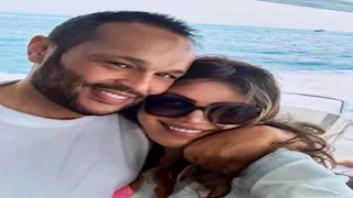 محمد حلاوة ينشر صورة رومانسية مع زوجته ريهام حجاج.. والجمهور: "أحلى كابلز"