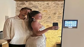 لاعب بايرن ميونخ يواعد ابنة أسطورة النادي البالغة 17 عاما (صور)