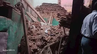 محافظ سوهاج يوجه بدعم ورعاية ضحايا انهيار منزل بقرية الشيخ مسعود (صور)