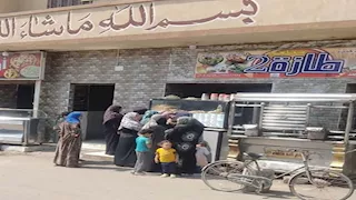 شباب بالشرقية يوزعون وجبات إفطار مجانية على 100 أسرة كل جمعة