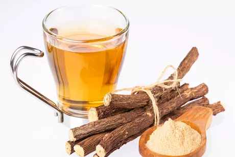 لهذه الأسباب- تناولِ شاي جذور العرقسوس خلال الدورة الشهرية