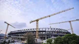 "فيضانات وأمطار".. 5 صور من غرق ملعب الكامب نو بعد أعمال التجديد