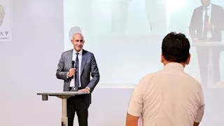 "عبد اللطيف" يوضح هدف دمج الذكاء الاصطناعي بالتعليم ومصير المعلمين