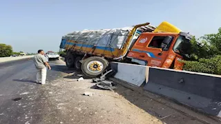 ارتفاع ضحايا حادث طريق "أسيوط – ديروط" إلى 4 وفيات (صور)