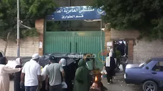 دموع وانتظار طويل.. أهالي ضحايا الغرق بشاطئ أبو تلات يترقبون خروج الجثامين -صور