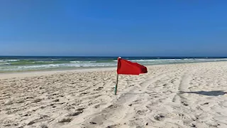 رايات حمراء لليوم الثالث.. تعرف على الشواطئ الآمنة بالإسكندرية (صور)