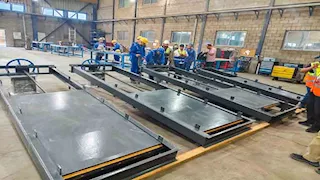 وزير الري يتابع أعمال تأهيل المنشآت المائية ويؤكد الالتزام بالجداول الزمنية