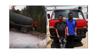 فيديو صادم | ضبط سائق يلوث ترعة بمياه الصرف الصحي في سوهاج والأمن يتدخل