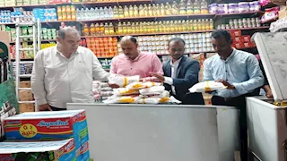 لحوم وآيس كريم.. ضبط 1.3 طن أغذية فاسدة بأسواق أسوان (صور)