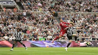 ليفربول يواصل انتصاراته بالدوري الإنجليزي بثلاثية في مرمى نيوكاسل