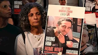 فيديو جديد.. لحظة أسر جندي إسرائيلي من دبابته في 7 أكتوبر