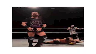 مصارع يوقف عرضه في ليفربول بسبب ألكسندر إيزاك