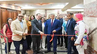 بمشاركة ذوي الهمم.. محافظ الإسكندرية يفتتح معرضًا فنيًا (صور)