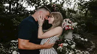 خاتم بـ نصف مليون دولار.. تايلور سويفت تعلن عن خطوبتها من ترافيس كيلسي