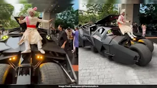 فيديو كوميدي.. عريس يصل إلى قاعة زفافه بـ"سيارة غريبة"
