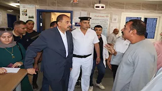 في جولة مفاجئة.. محافظ سوهاج يتفقد قرية البربا ويوجّه بإحالة مسئولين للتحقيق- صور