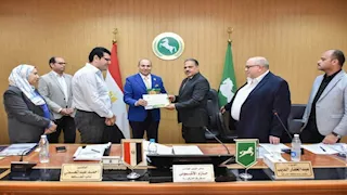 محافظ الشرقية يترأس اجتماع المجلس التنفيذي ويكرم قيادات وعاملين بالمحافظة