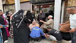 فرق الإسعاف تنقذ ناخبة تعرضت لهبوط مفاجئ أمام لجنة بالإسماعيلية (صور)