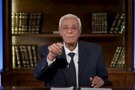 حسام موافي: تورم القدمين علامة على نقص هذا العنصر بجسمك
