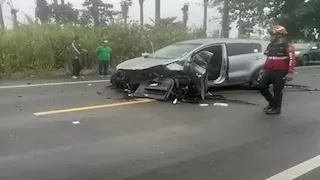 "العربية بقت حديدة".. 24 صورة ترصد وفاة لاعب الإكوادور في حادث مروع