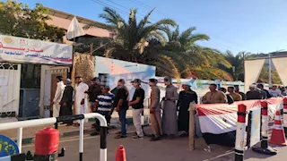 بالصور- طوابير أمام لجان انتخابات مجلس الشيوخ في ثاني يوم من الإعادة