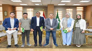 محافظ الشرقية يسلّم طلاب جامعة الزقازيق شهادات اجتياز دورة نظم المعلومات الجغرافية