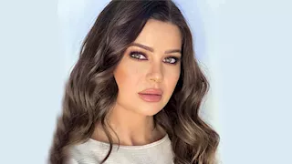 10 صور لـ يسرا اللوزي بالميتاليك في رابع أيام الجونة.. وهذا سعرها 