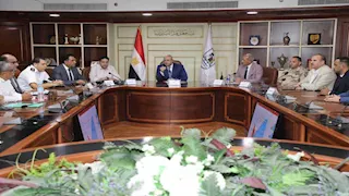 محافظ بني سويف يتابع فرز أصوات انتخابات إعادة الشيوخ