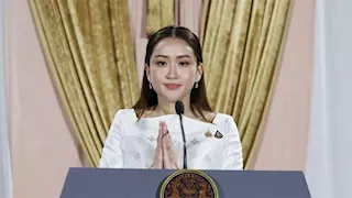 إقالة رئيسة وزراء تايلاند بسبب مكالمة مسربة مع زعيم كمبودي