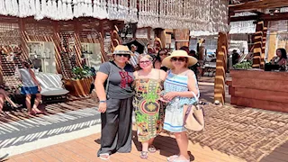 إلهام شاهين تقضي عطلتها الصيفية مع هالة صدقي وليلى علوي (صور)