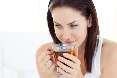 تناولِ هذه المشروبات الخمس على الريق لتعزيز نمو شعرك