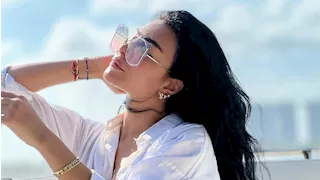 ميرهان حسين تستمتع بآخر أيام الصيف رفقة كلبها.. صور