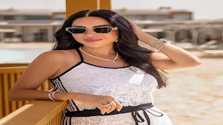 فستان قصير وجريء.. إنجى علاء تخطف الأنظار في ثاني أيام الجونة 