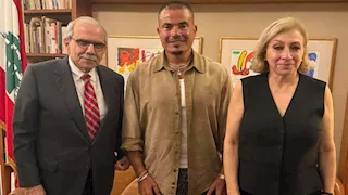 رئيس الوزراء اللبناني يستقبل عمرو دياب في بيروت.. ما القصة؟- صور