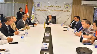 بالفيديو والصور- محافظ أسيوط يتابع انتخابات الشيوخ من مركز التحكم والسيطرة 