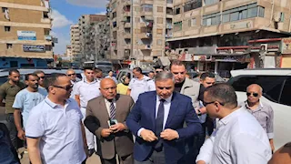 وسط تأمين مكثف.. محافظ الإسكندرية يدلي بصوته بانتخابات الشيوخ (صور)