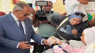 انتخابات الشيوخ.. محافظ بورسعيد يتفقد اللجان ويستفيد من مبادرة الكشف الطبي