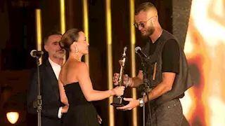 مروان موسى يهدي تكريمه في مهرجان "بياف" لوالدته الراحلة