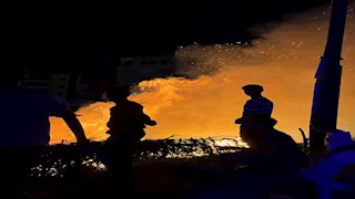  حريق في بحيرة الصيادين بالإسماعيلية ومحاولات للسيطرة عليه- صور