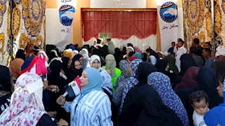 السيدات يتصدرن المشهد.. توافد أعداد كبيرة من المواطنين على لجان الشيوخ بأسوان