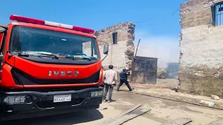 بالصور- حريق هائل بمخزن مخلفات بلاستيكية وكرتون في الإسكندرية