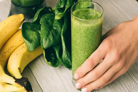 عصير السبانخ مع الموز لمرضى الضغط- هل يحقق نتائج فعالة؟