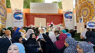  زغاريد وهتافات ومسيرات.. مواطنو أسوان يتحدون الحر للمشاركة فى انتخابات الشيوخ