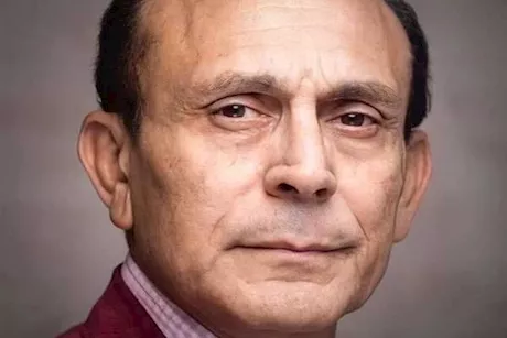 نُقل للمستشفى- ماذا حدث للفنان محمد صبحي؟