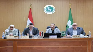 من غرفة العمليات.. محافظ الشرقية يتابع انتظام انتخابات الشيوخ (صور)