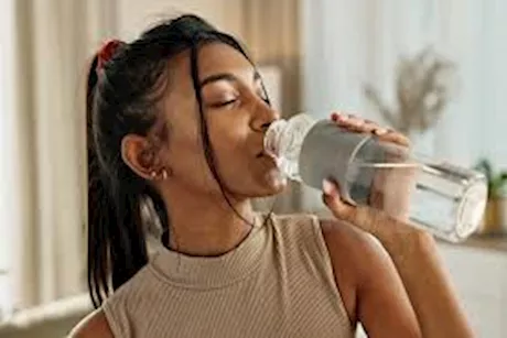  لماذا يجب شرب الماء قبل تنظيف أسنانك كل صباح؟ 