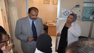 محافظ سوهاج يُحيل 3 مسؤولين بقرية الحواويش للتحقيق (صور)